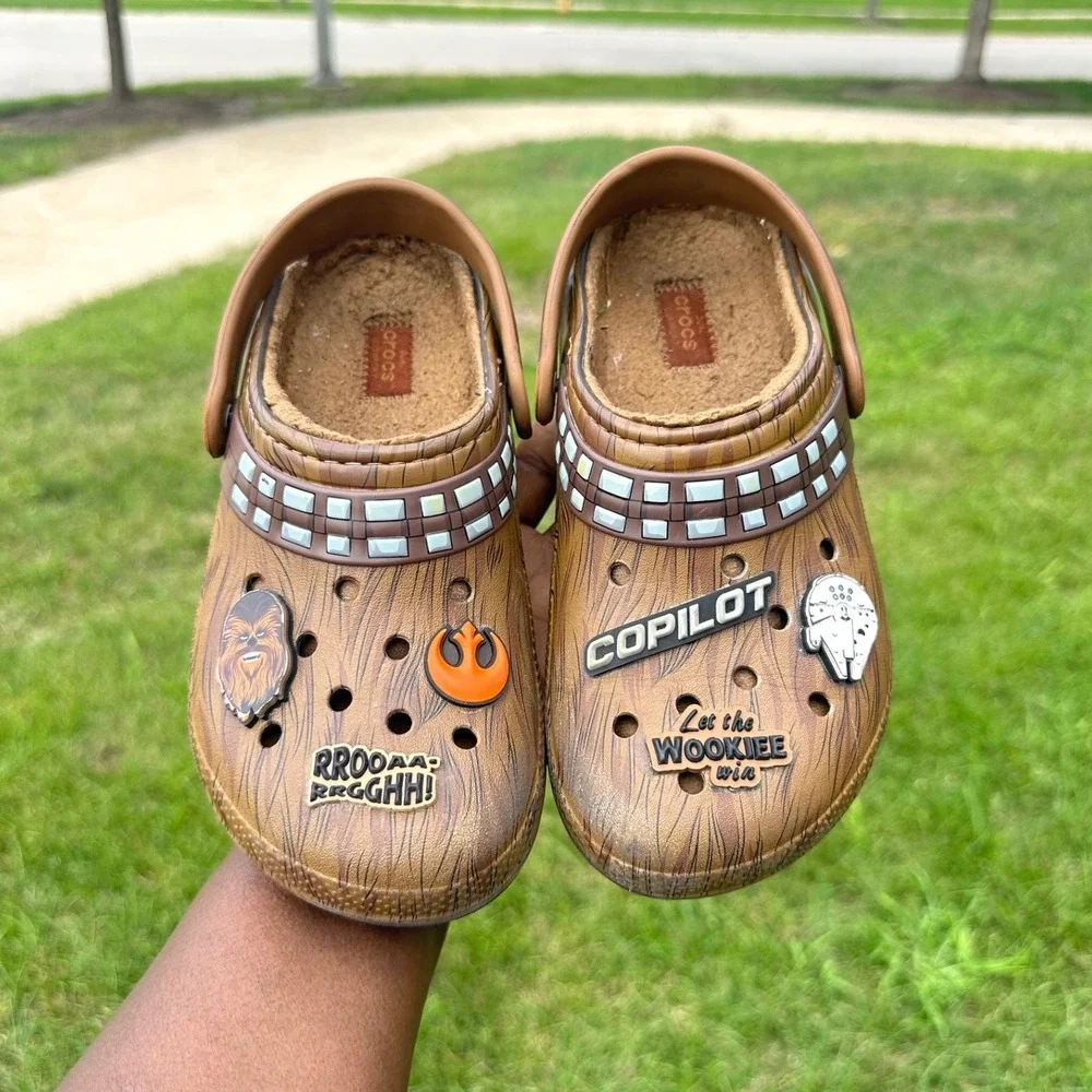 Crocs Big Kids Star Wars Chewbacca Classic‎ Lined Clogs Size J 3 Brown Sandals